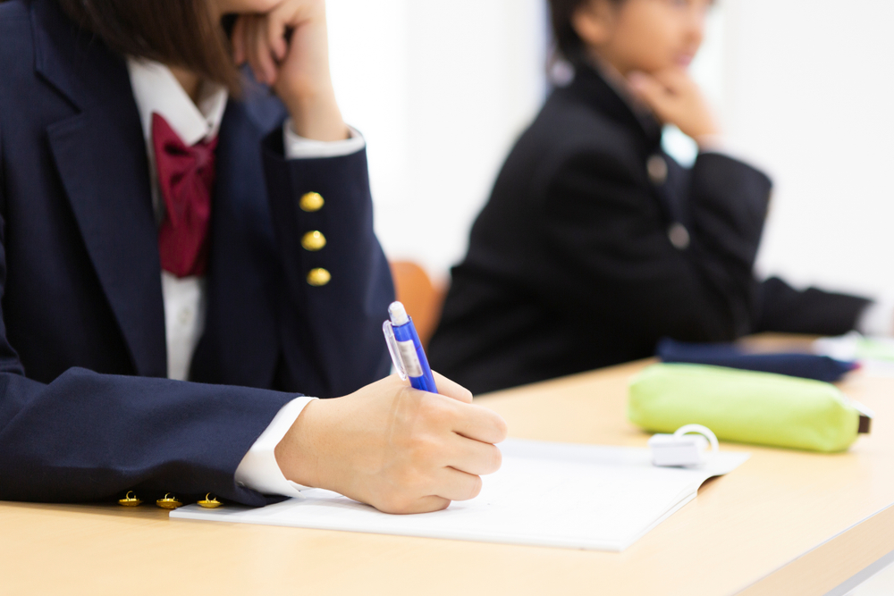 集団指導を受ける学生