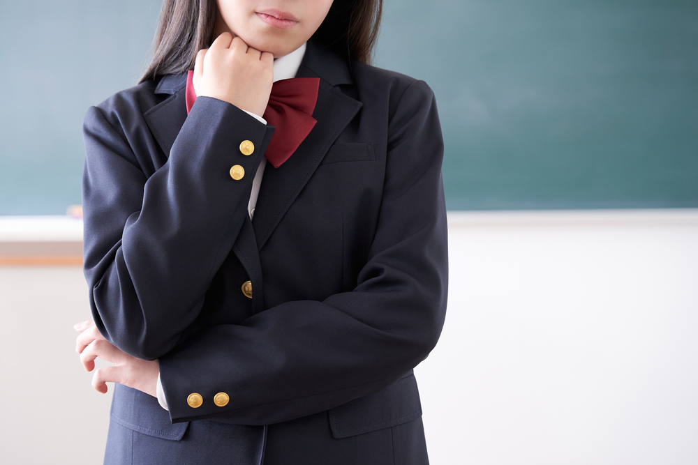 悩む女子中学生