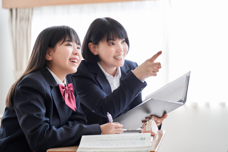 教師と女子生徒