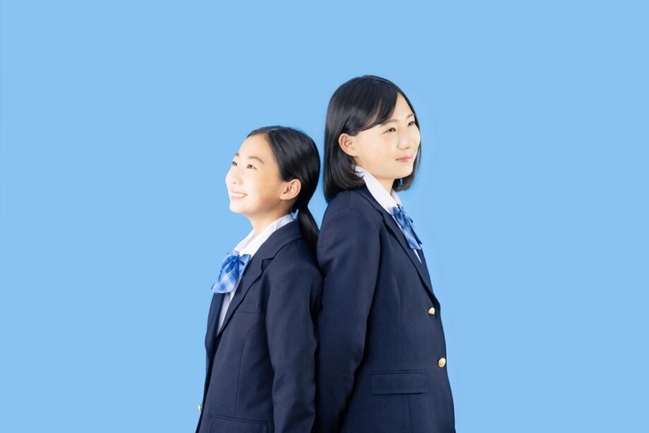 制服の女子生徒
