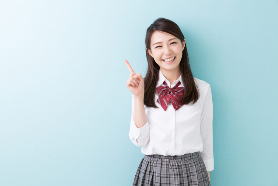 アドバイスをする女子生徒